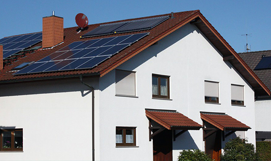 Solarhaus für Strom und Wärme von der Sonne